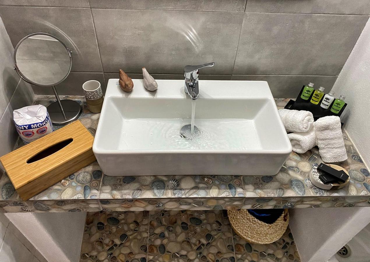 Milos Gem Suites Inn Pachaina Bagian luar foto