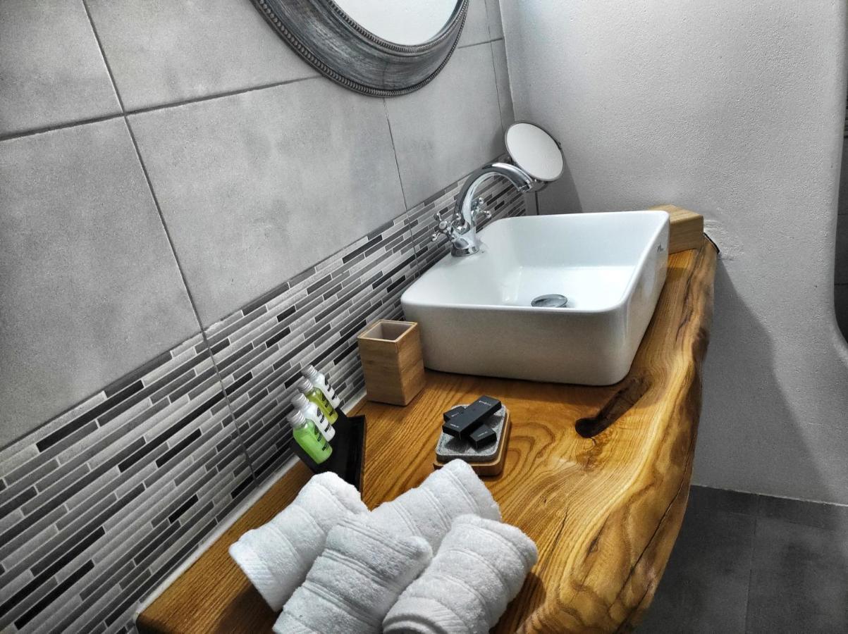 Milos Gem Suites Inn Pachaina Bagian luar foto